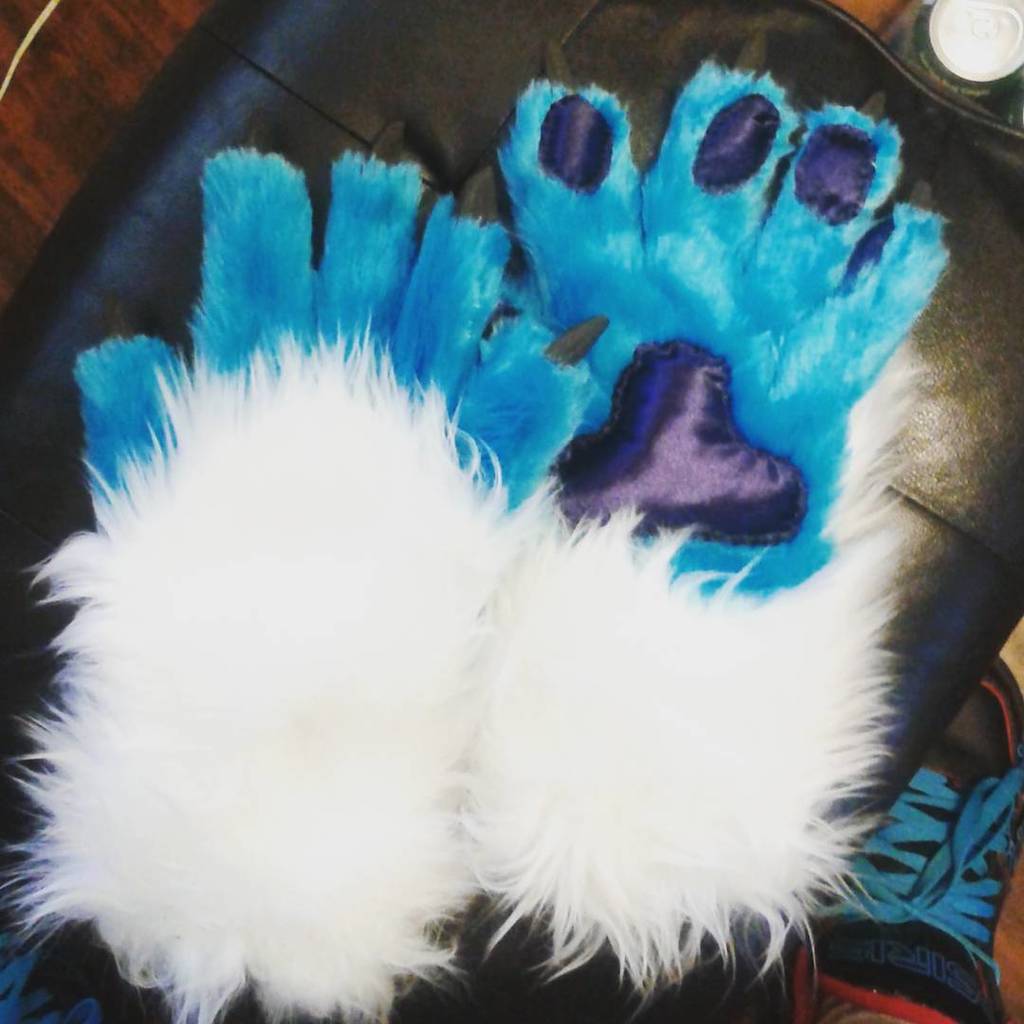 Max the Dog Handpaws