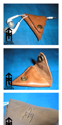 Triangular earbud pouch