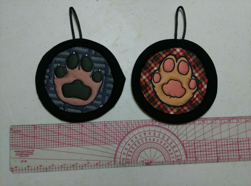 Quilted mini paw badges