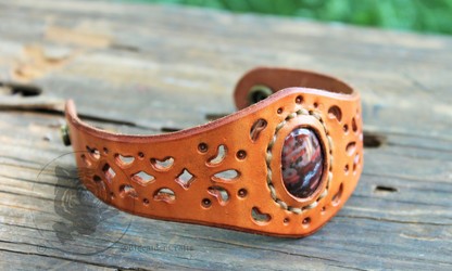 Jasper-inlaid Filigree Bracelet