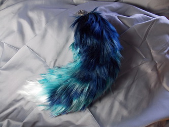 Blue Half-Sized Fox-Style Yarn Tail