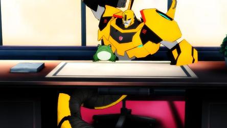 Bumblebee the autobot snake Don't like frogs