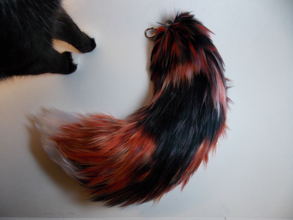 Red Wolf-Style Yarn Tail