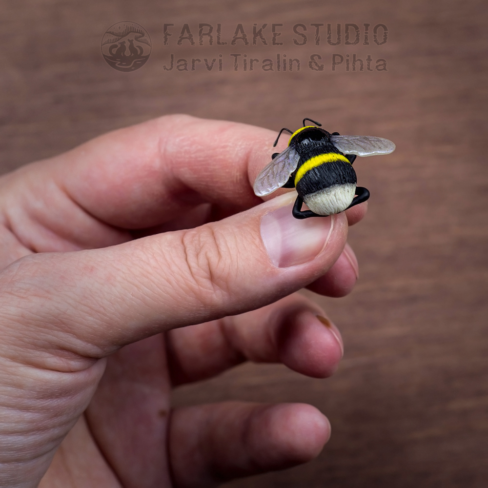 Bumblebee pin