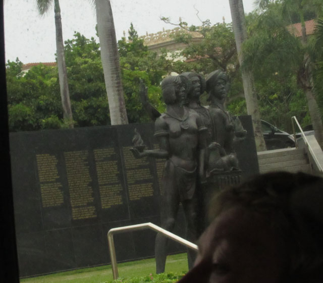 Unknown Statue in San Juan
